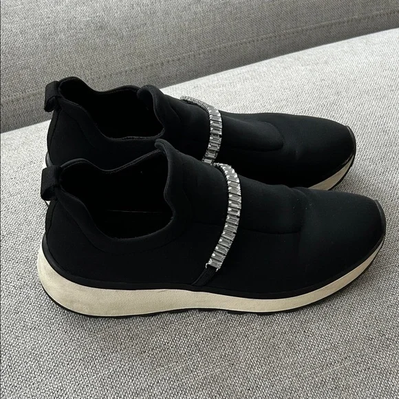 Chic Black Women's Slip-On Sneakers - Picture 1 of 4